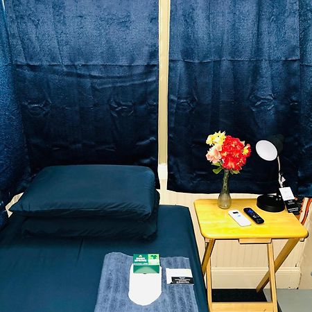 Budget Room Minutes From Downtown 하트퍼드 외부 사진