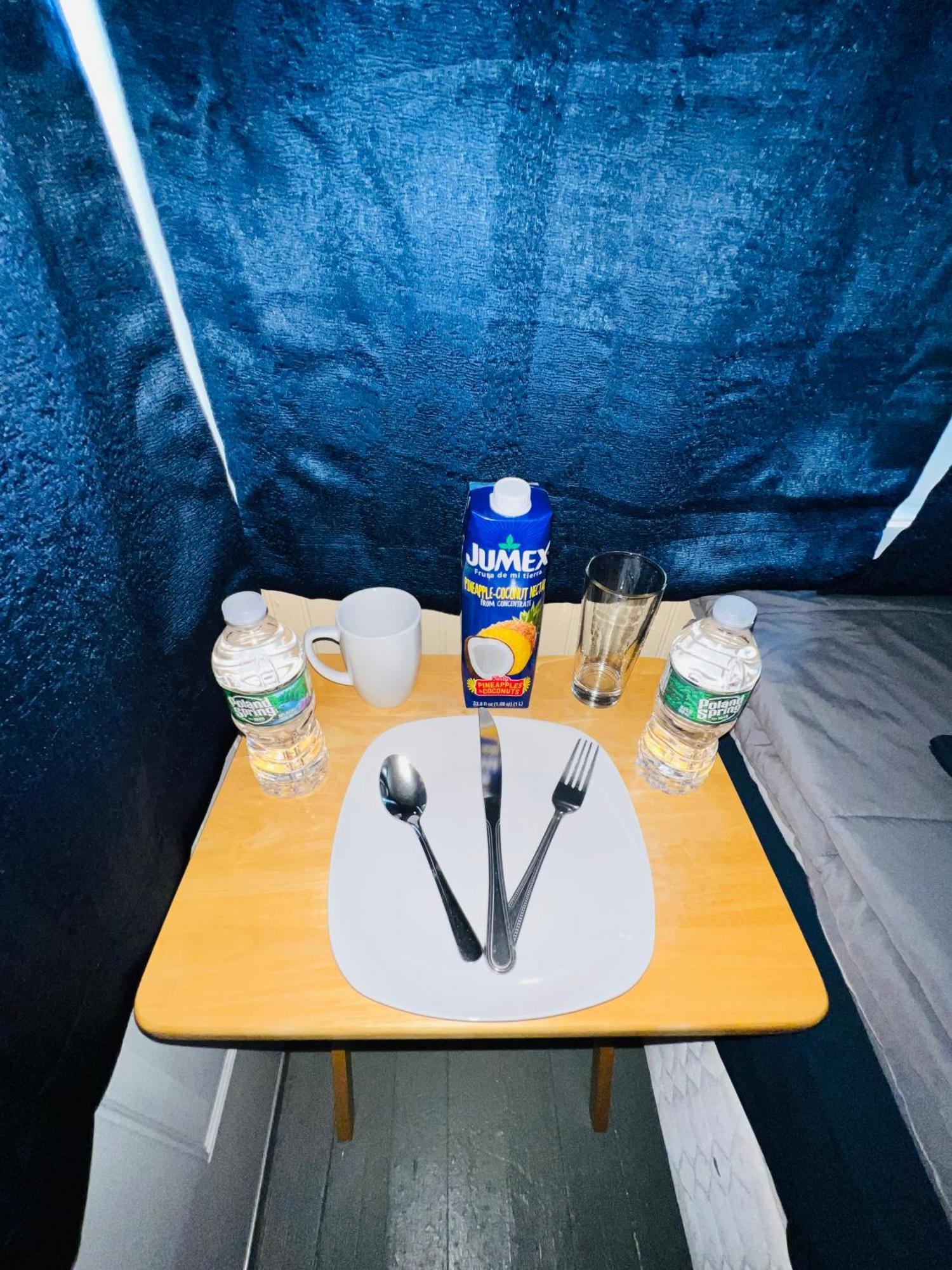 Budget Room Minutes From Downtown 하트퍼드 외부 사진