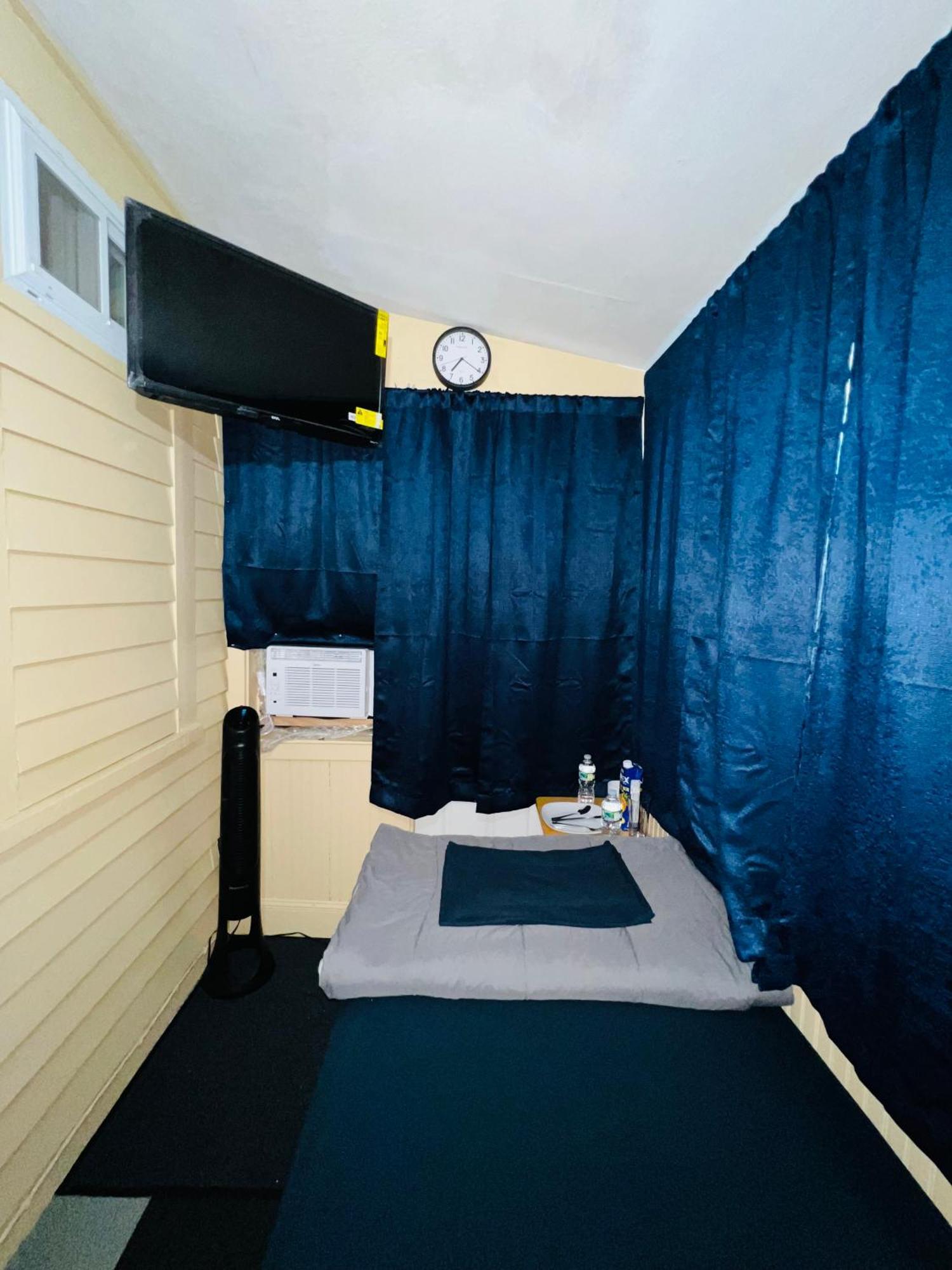 Budget Room Minutes From Downtown 하트퍼드 외부 사진